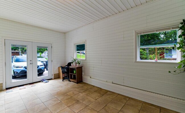 Building Photo - 3600 Bennett Rd