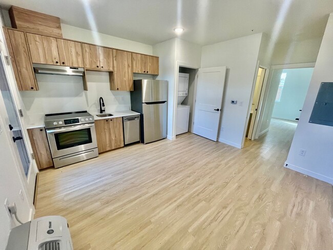 Building Photo - Multnomah Multiplex - 1/2 MONTH FREE RENT!