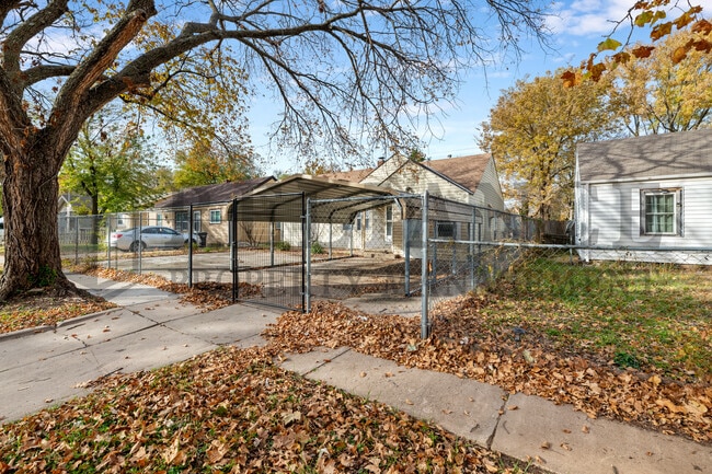 Building Photo - 1249 N Pershing St