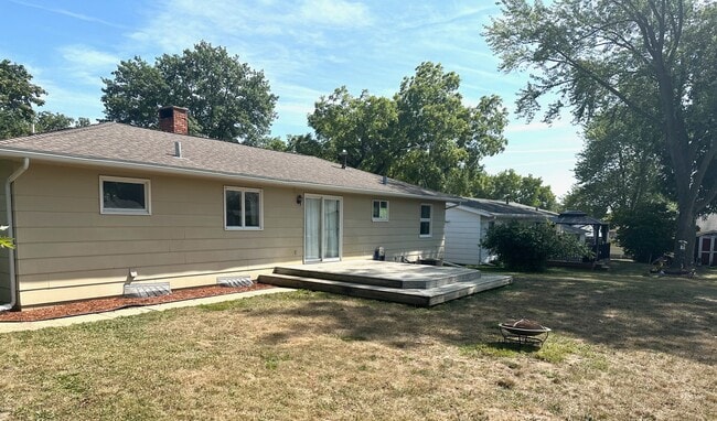 Building Photo - 1915 Highview Ct