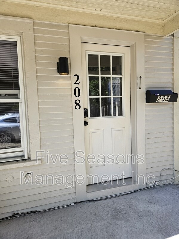 Building Photo - 206-208 North Champlain Street - 208
