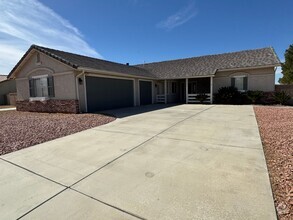 Building Photo - Apple Valley - Beautiful 4 Bedroom / 2 Bat...