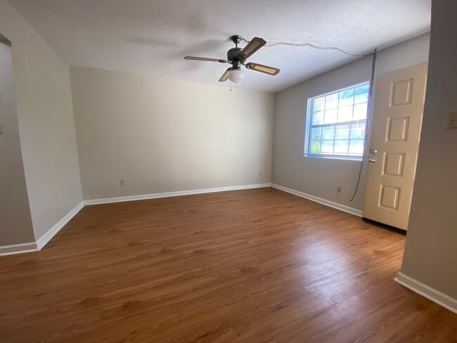 Building Photo - 2081 Sandcastle Dr