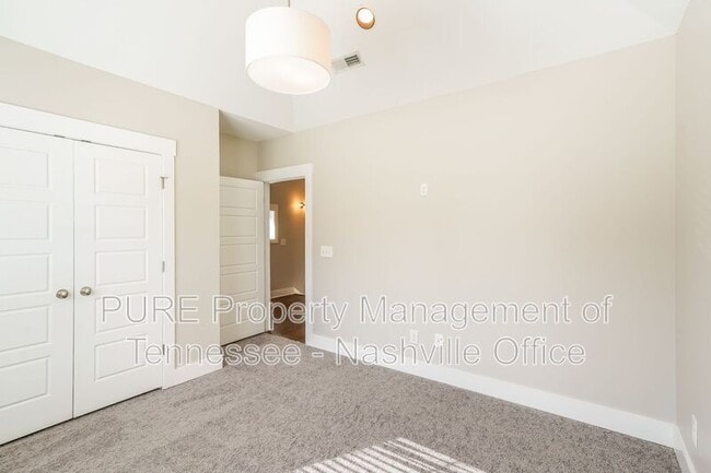 Building Photo - 906 Southside Pl