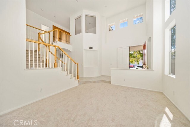 Building Photo - 17 Camarin St