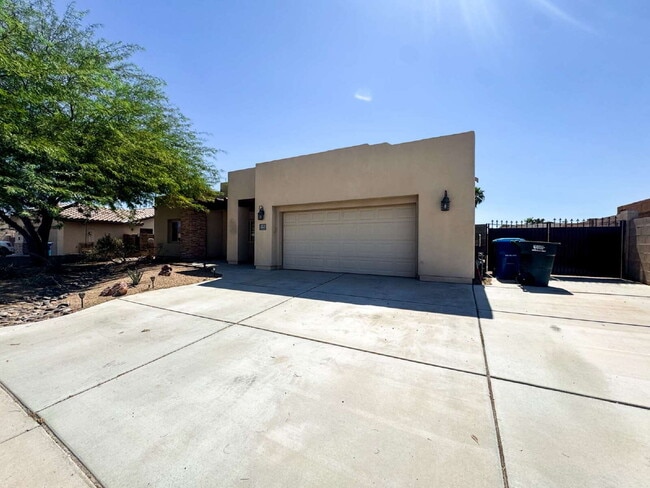 Building Photo - "3-Bed, 2-Bath Retreat in Estrella, Mesa Del Sol!"