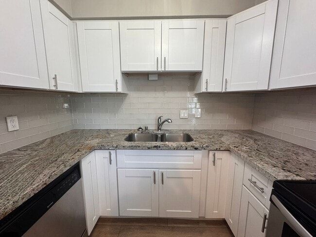 Building Photo - Coastal Condo for Rent in Del Mar – Beachside Living at Its Best