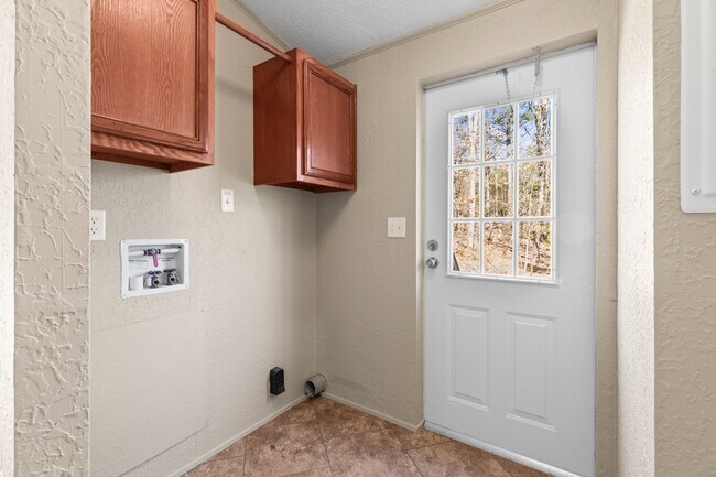 Building Photo - 15704 Country Way
