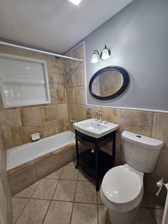 Building Photo - 352 Bonito Ave