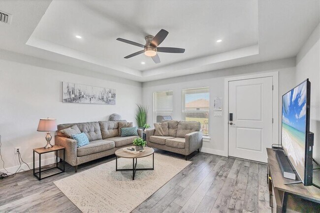 Building Photo - 12025 Saragossa Ln