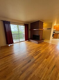 Building Photo - 2-Bedroom, 1-Bath Duplex In The Friendly S...