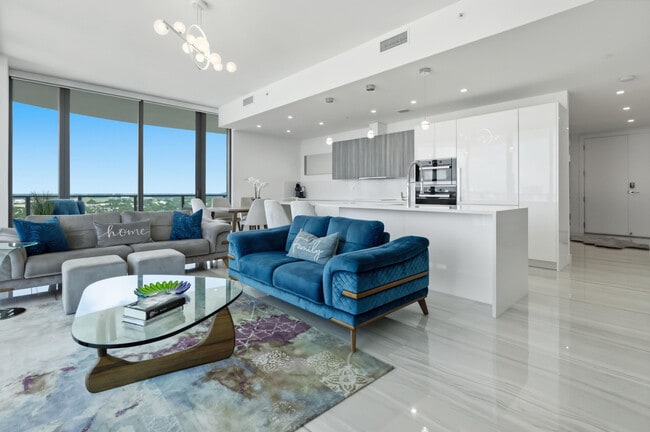 Building Photo - 730 N Ocean Blvd