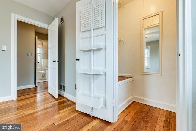 Building Photo - 5809 Mt Vernon Dr