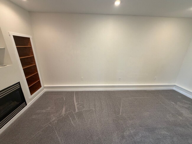 Building Photo - 209 Goldcrest St NW