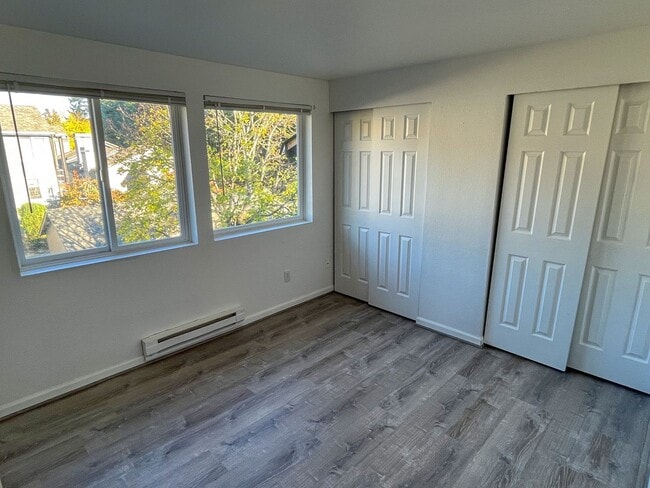 Building Photo - East Hill 2-bedroom top-floor unit w/s/g i...