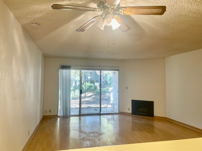 Building Photo - Spacious 1/1.5 Condo San Jose