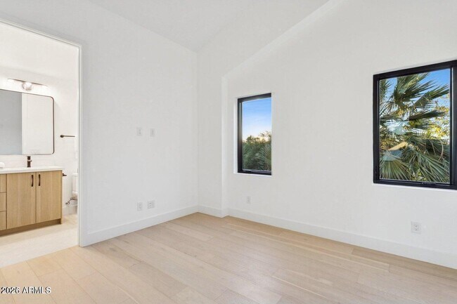 Building Photo - 6330 N 10th Dr