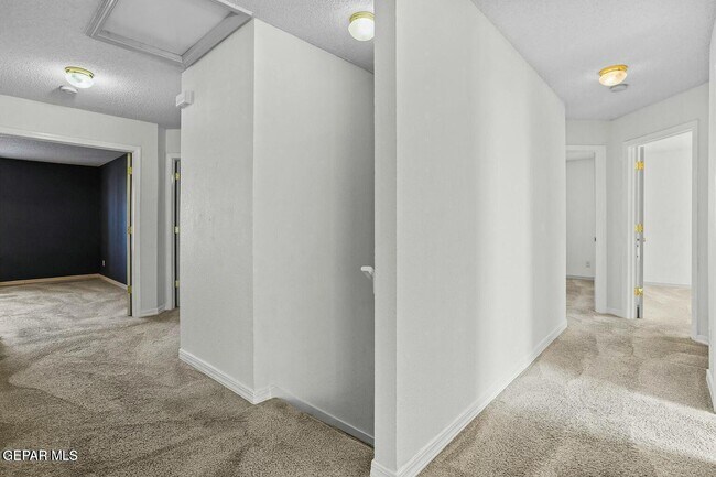 Building Photo - 7037 Luz De Espejo Dr