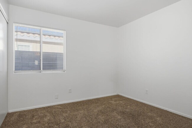 Building Photo - 641 Bent Grass Ave