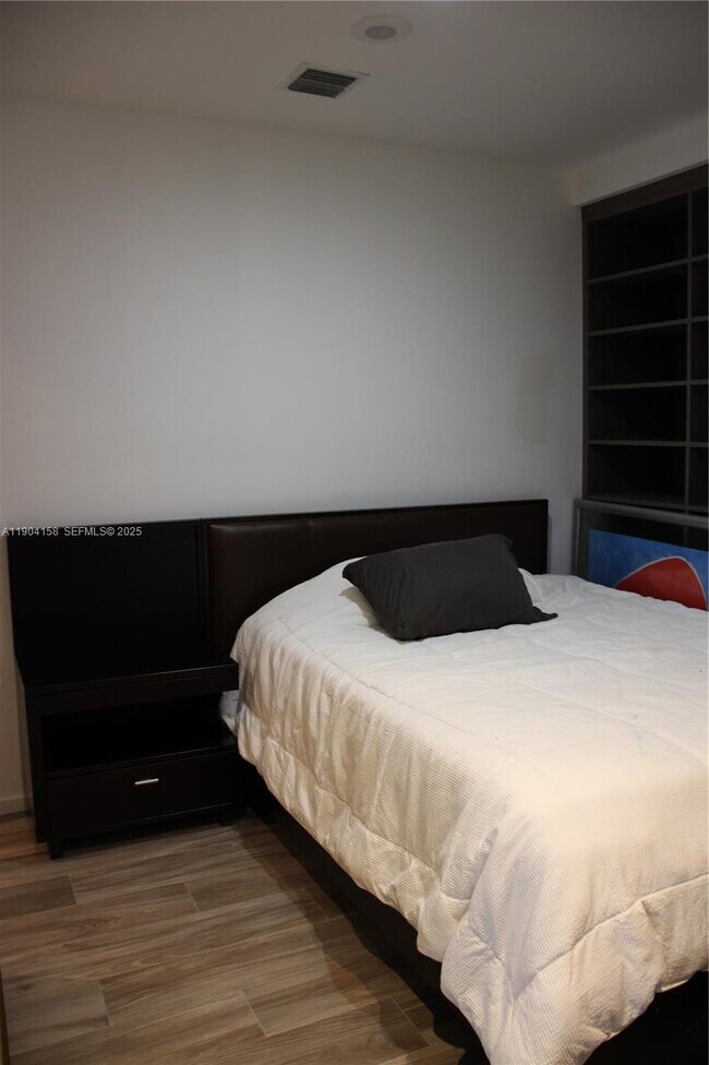 Building Photo - 801 S Miami Ave