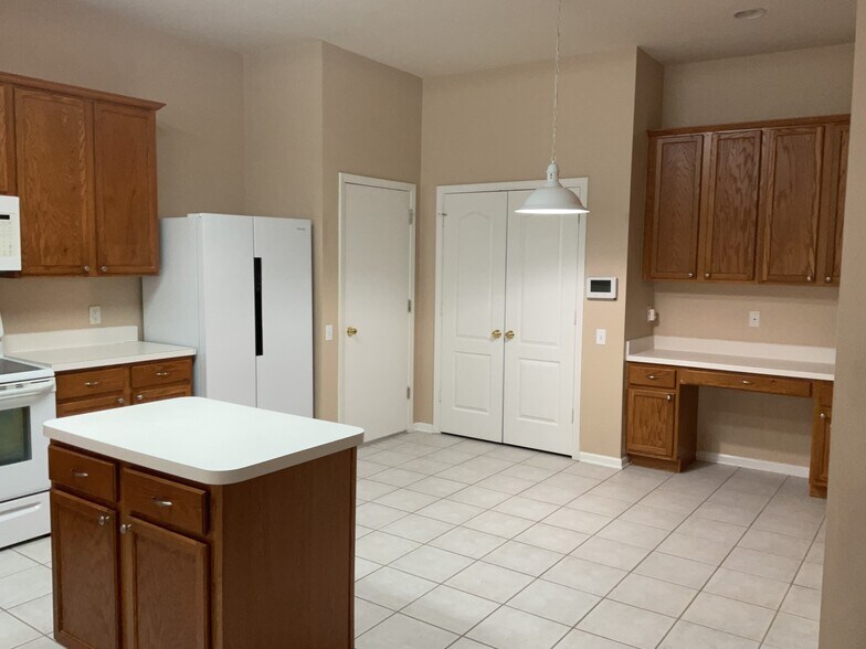 Building Photo - 2030 Samantha Ln