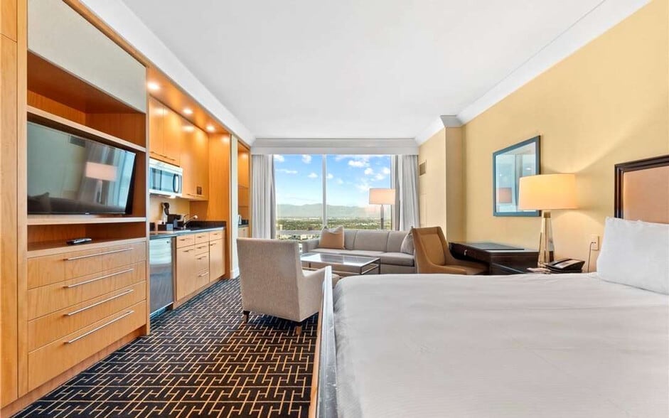 Building Photo - 2000 Fashion Show Dr