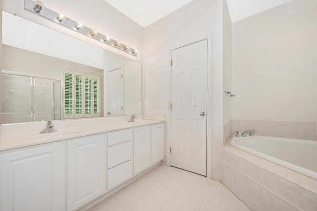 Building Photo - *Open House* 6/20 12-1 PM *
