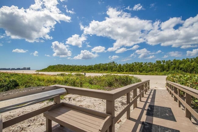 Building Photo - 380 Seaview Ct