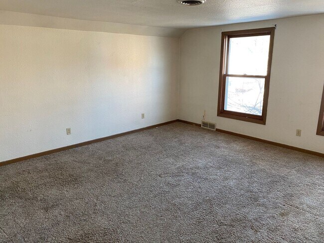 Building Photo - 524 S 3rd Ave