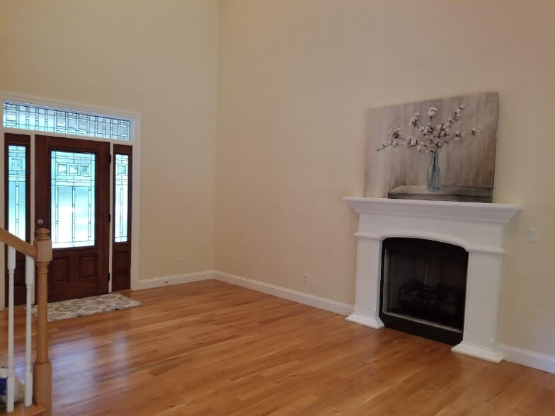 Building Photo - 32 Tempie Ln