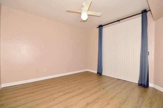 Building Photo - Charming 1 Bedroom Condo on 2nd Floor Next To Durango Casino