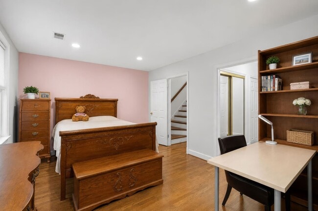 Building Photo - 4422 Westover Pl NW
