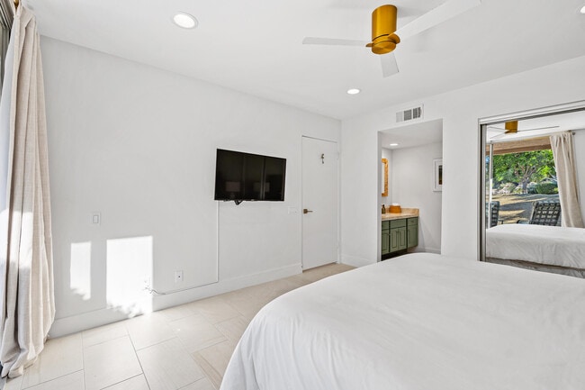 Building Photo - 48885 Mariposa Dr
