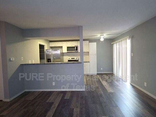 Building Photo - 5808 Wellington Dr