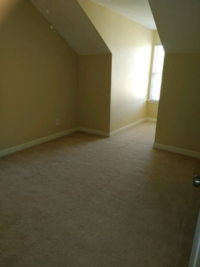 Building Photo - Spacious 4-Bedroom Home - Available for Rent!