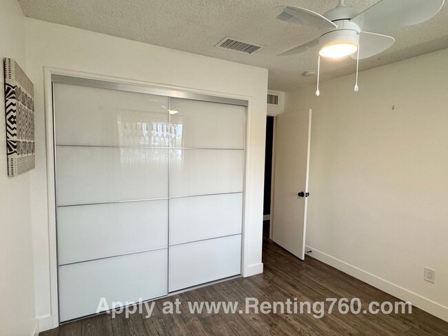 Building Photo - Modern & Updated Home With Solar!
