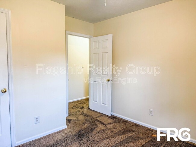 Building Photo - 105 Chesterfield Ct