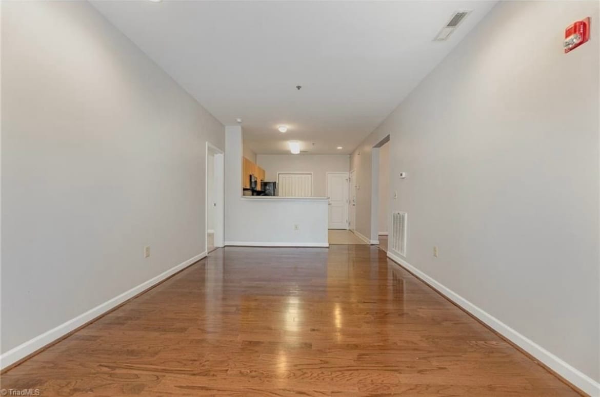 Building Photo - 102 Campus Walk Trl