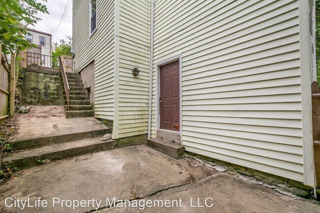 Building Photo - 3 br, 1 bath House - 221 Freeland Street