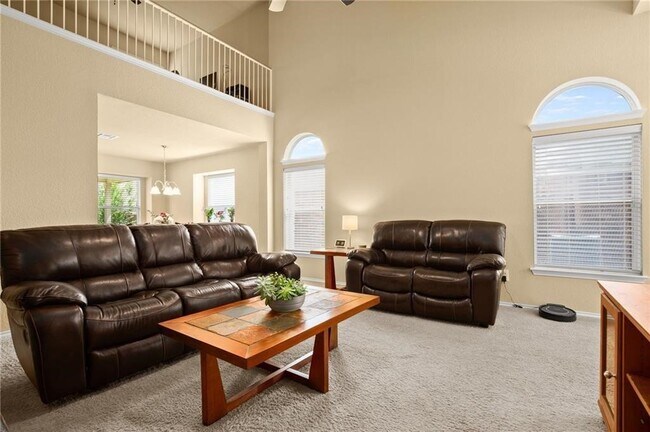 Building Photo - 921 Gentry Dr