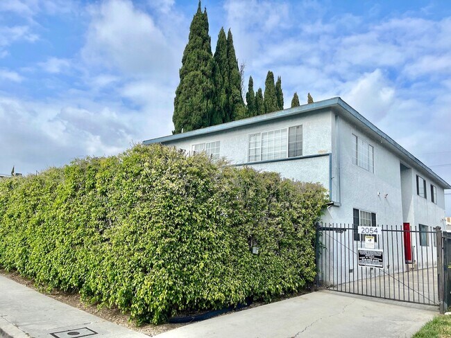 Primary Photo - 2054 Chariton St