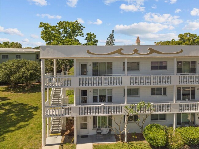 Building Photo - 2428 Columbia Dr