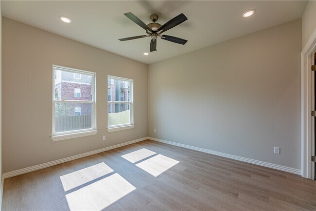 Building Photo - 1800 SW Casuarina Dr