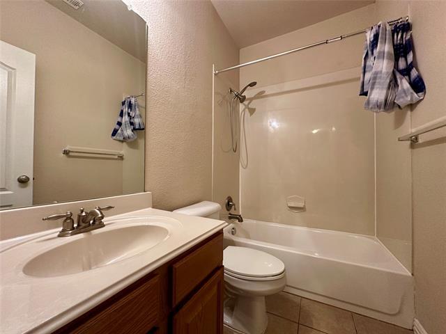 Building Photo - 16024 Alvarado Dr