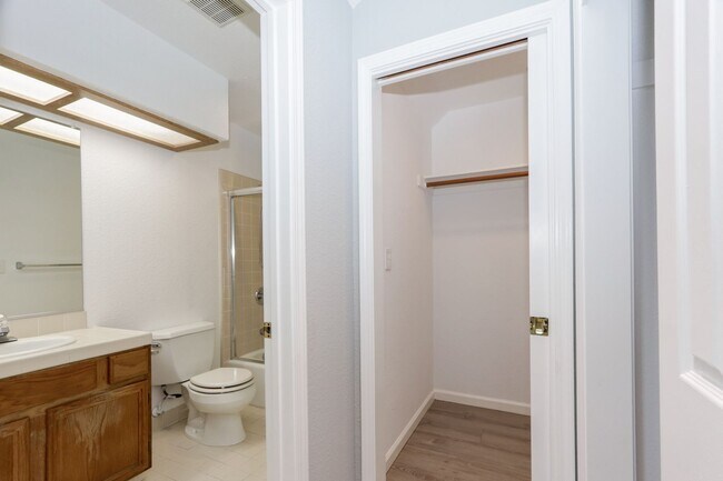 Building Photo - 432 Portofino Dr