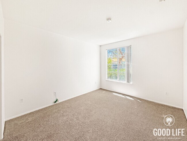 Building Photo - Upgraded 2B/2BA With AC, Washer/Dryer, & Private Patio!