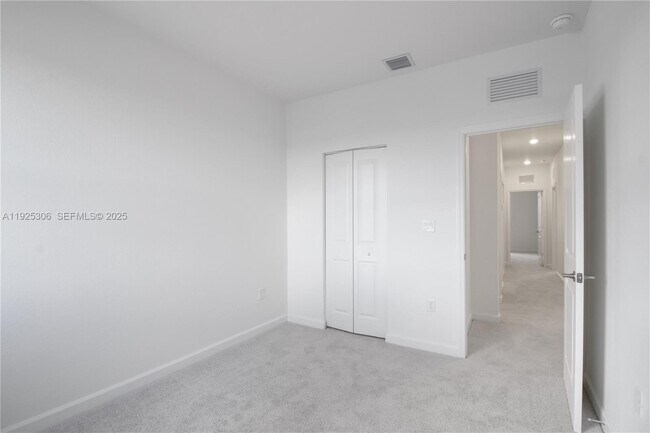 Building Photo - 2729 SE 25th Ave