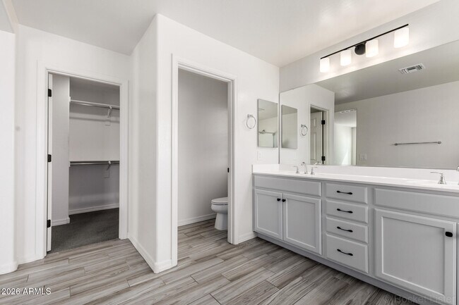 Building Photo - 1712 S 82nd Pl