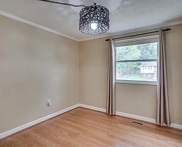 Building Photo - 2126 Briarwood Dr