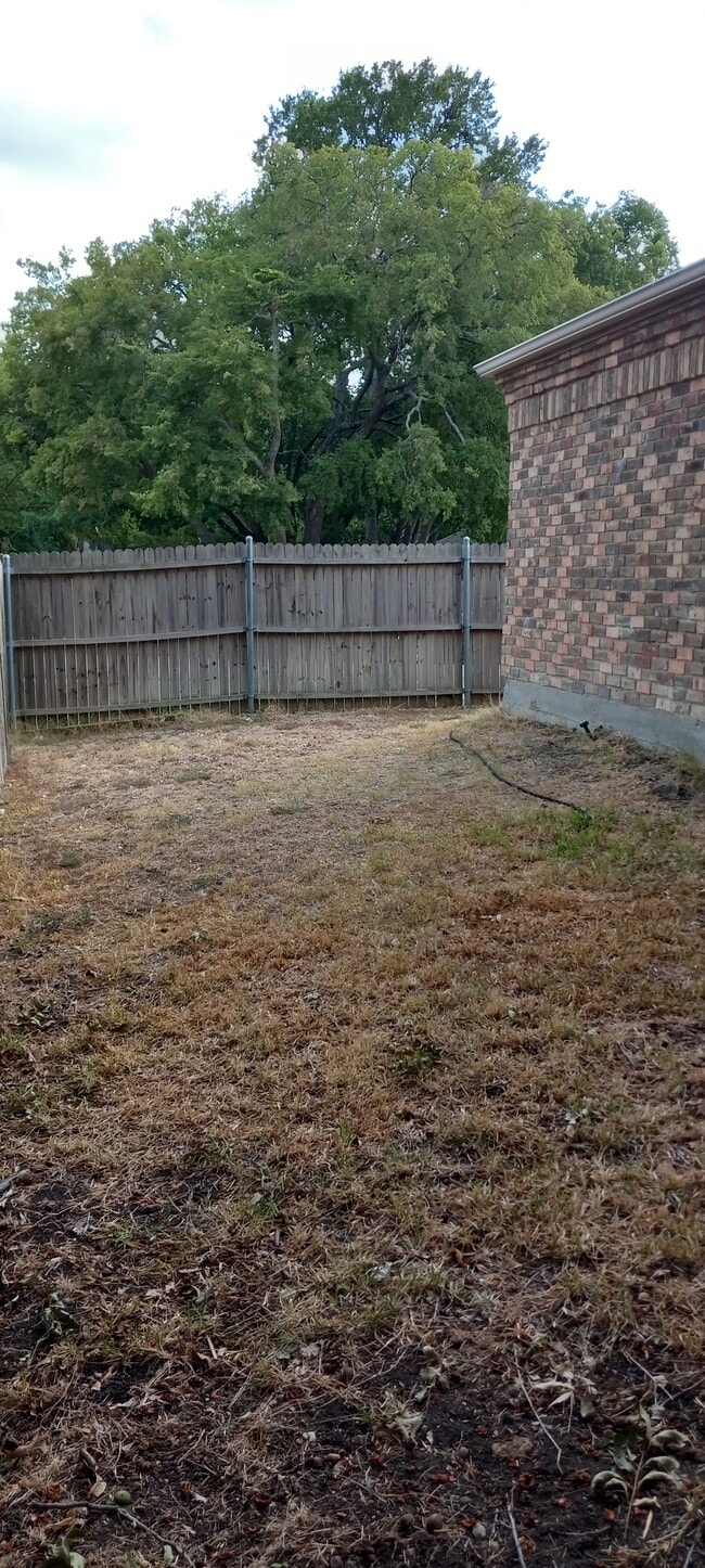 Building Photo - 3200 Foxboro Dr